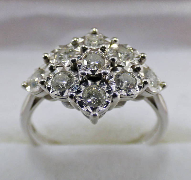 9 CARAT GOLD DIAMOND SET CLUSTER RING Condition Report: Ring size: M.