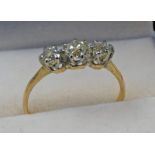 18CT GOLD 3-STONE DIAMOND RING THE CIRCULAR CUT DIAMONDS OF APPROX. 0.