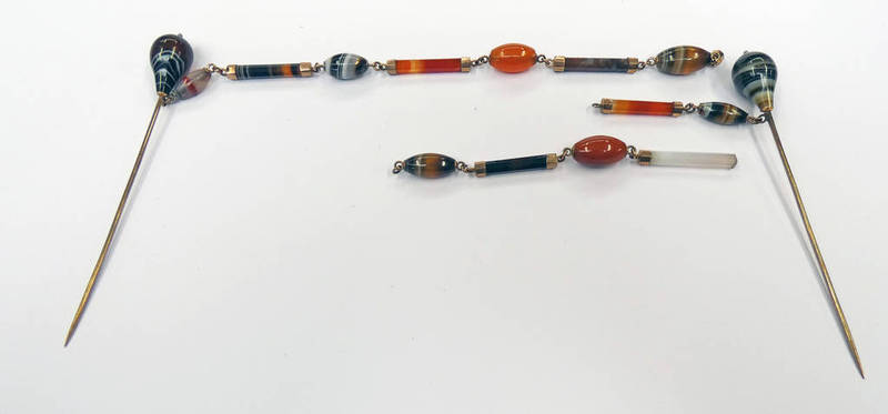 LATE 19TH / EARLY 20TH CENTURY BANDED AGATE SCARF PIN,