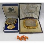 19TH CENTURY AGATE SET BROOCH IN FITTED CASE, 19TH CENTURY CORAL BROOCH,