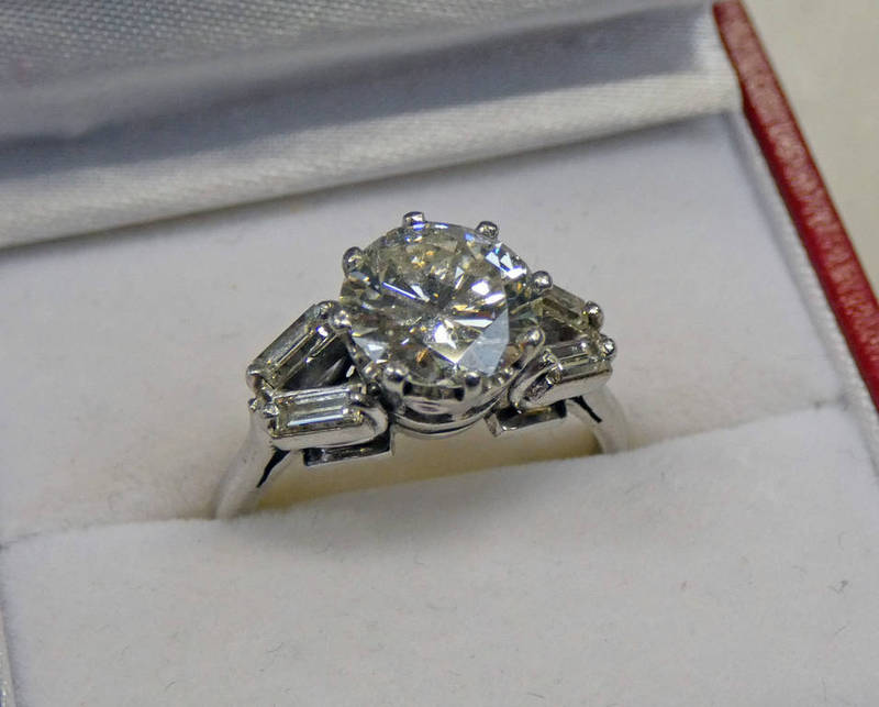 A DIAMOND SINGLE STONE RING, THE BRILLIANT -CUT DIAMOND OF APPROX 2.