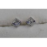 PAIR OF DIAMOND EARSTUDS IN 18CT WHITE GOLD SETTINGS Condition Report: Diamonds are