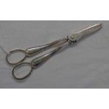 PAIR OF SILVER GRAPE SCISSORS WITH BEADED DECORATION, LONDON 1891 - TOTAL WEIGHT: 2.