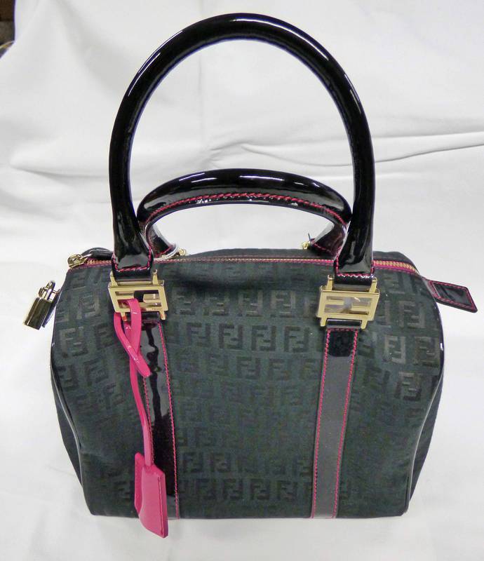 FENDI ZUCCHINO FOREVER BOSTON TOP HANDLE BAG BLACK / FUSCHIA Condition Report: