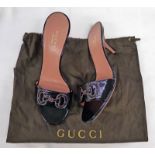 NEW GUCCI PATENT BLACK LEATHER PEEP TOE HEELED MULES WITH PINK SOLE SIZE 36.