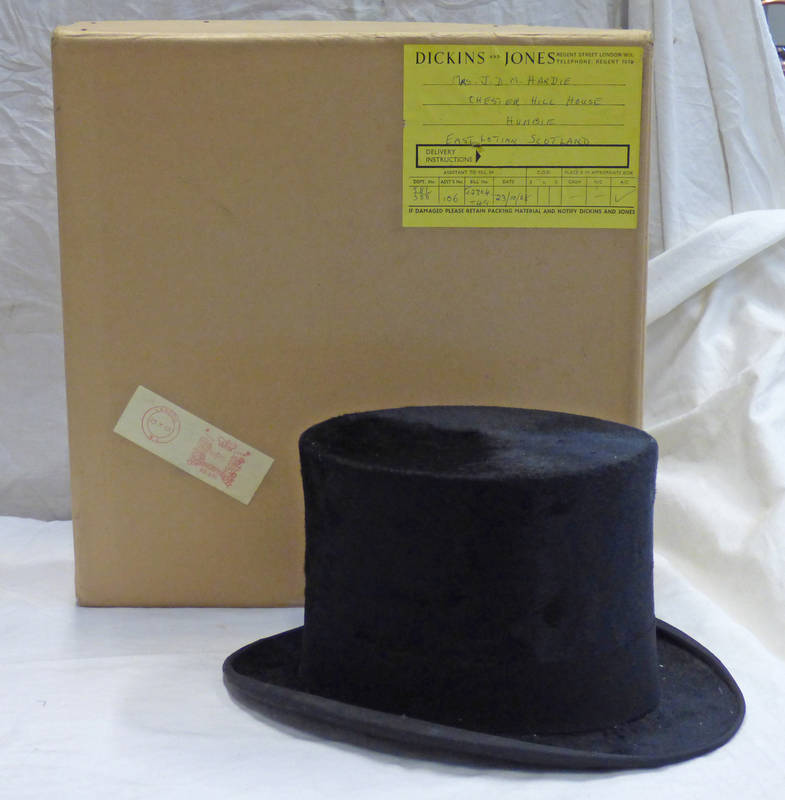 TOP HAT BY HENRY HEATH, LONDON Condition Report: Ear to ear - 15.