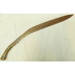 A CEREMONIAL KUKRI WITH CHARACTERISTIC 92CM LONG BLADE, INLAID GRIP WITH METAL POMMEL,