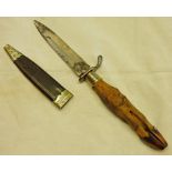 19TH CENTURY DOE'S FOOT HUNTING DAGGER WITH 11CM SINGLE EDGED BLADE,