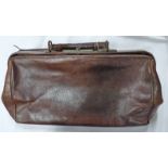 SMALL GLADSTONE BAG Condition Report: 41cm long. 21cm tall.