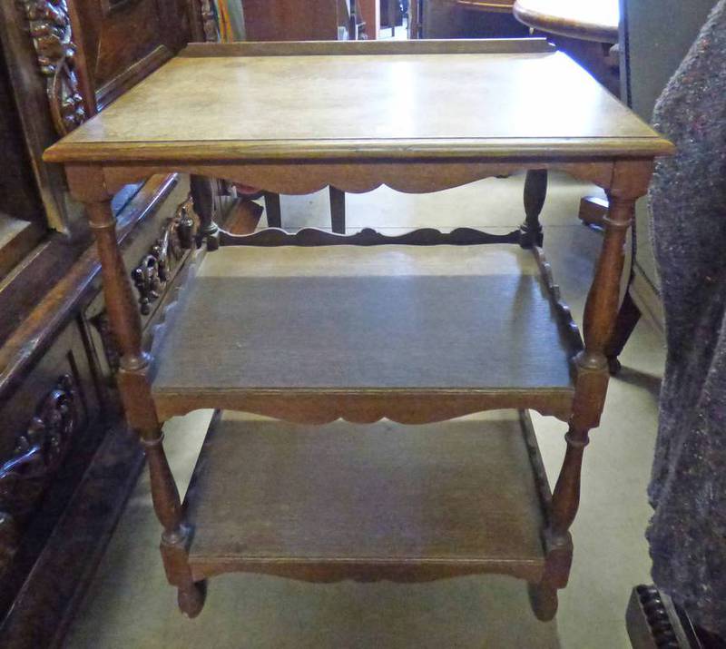 EARLY 20TH CENTURY OAK 3 TIER SERVING TABLE ON TURNED SUPPORTS