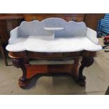 19TH CENTURY MARBLE TOPPED MAHOGANY WASHSTAND WITH DRAWER & SHAPED SUPPORTS 98 CM X 122 CM WIDE