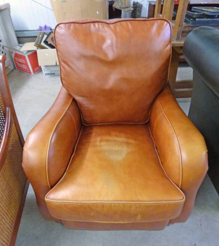 LEATHER OVERSTUFFED ARMCHAIR Condition Report: Wear to seat cushion from use.