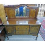 EARLY 20TH CENTURY MAHOGANY MIRROR BACK SIDEBOARD WITH 2 CENTRALLY SET DRAWERS FLANKED BY PANEL