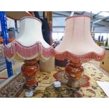 2 PORCELAIN TABLE LAMPS WITH RED & GILT DECORATION Condition Report: Porcelain is