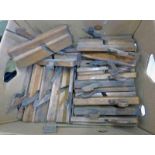 A GOOD SELECTION OF WOOD MOULDING PLANES IN ONE BOX