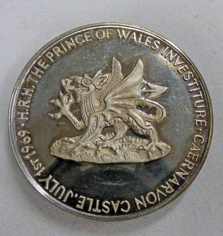 H.R.H THE PRINCE OF WALES INVESTITURE COMMEMORATIVE SILVER MEDAL, IN CASE OF ISSUE WITH C.O.
