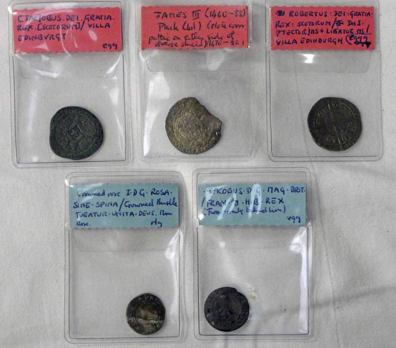 5 SCOTTISH COINS TO INCLUDE ROBERT III GROAT, JAMES VI TWOPENCE AND TWO SHILLING PIECE,