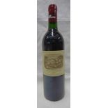 1 BOTTLE CHATEAU LAFITE ROTHSCHILD - VINTAGE 1985 Condition Report: Bottom of neck.