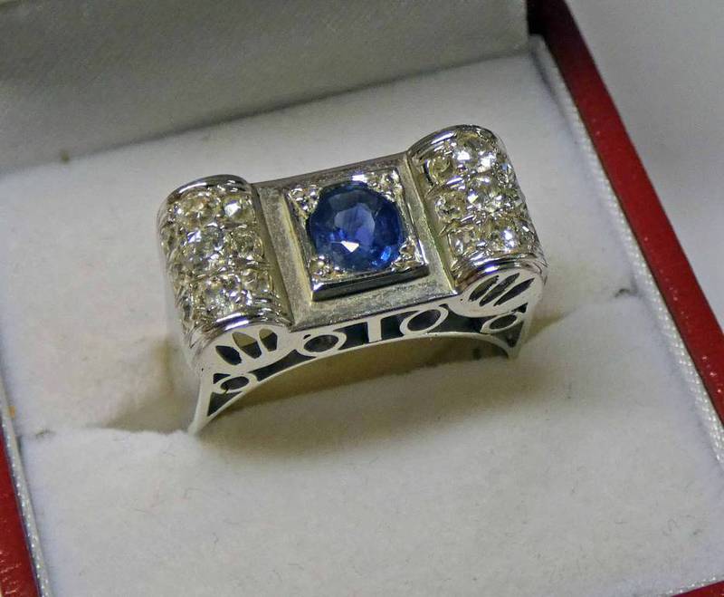 FRENCH ART DECO STYLE SAPPHIRE & DIAMOND SET RING Condition Report: Ring size: T.