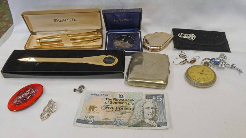 JACK NICKLAUS £5 NOTE, VARIOUS LOOSE GEMSTONES, SHEAFFER FOUNTAIN PEN,