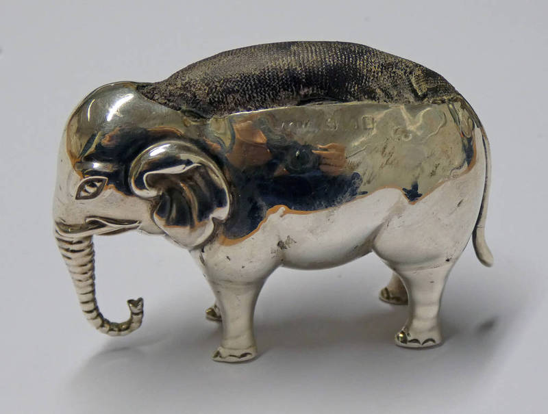LARGE SILVER ELEPHANT PIN CUSHION BIRMINGHAM 1907 - 5CM TALL Condition Report: Marks