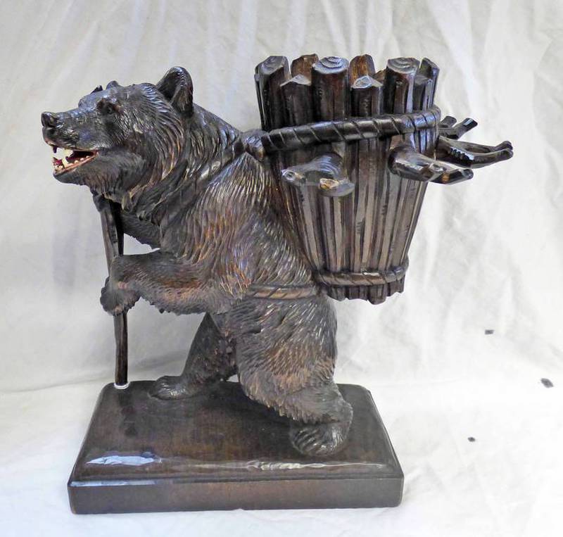 GERMAN BLACK FOREST HAND CARVED WOODEN BEAR LIQUEUR GLASS HOLDER / STAND,