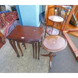 MAHOGANY NEST OF 3 TABLES WITH BOXWOOD INLAY AND SHAPED TOP ON SHAPED SUPPORTS WIDTH 54CM,