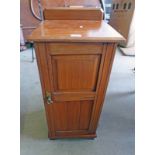 20TH CENTURY MAHOGANY BEDSIDE CABINET WITH PANEL DOOR WIDTH 36CM