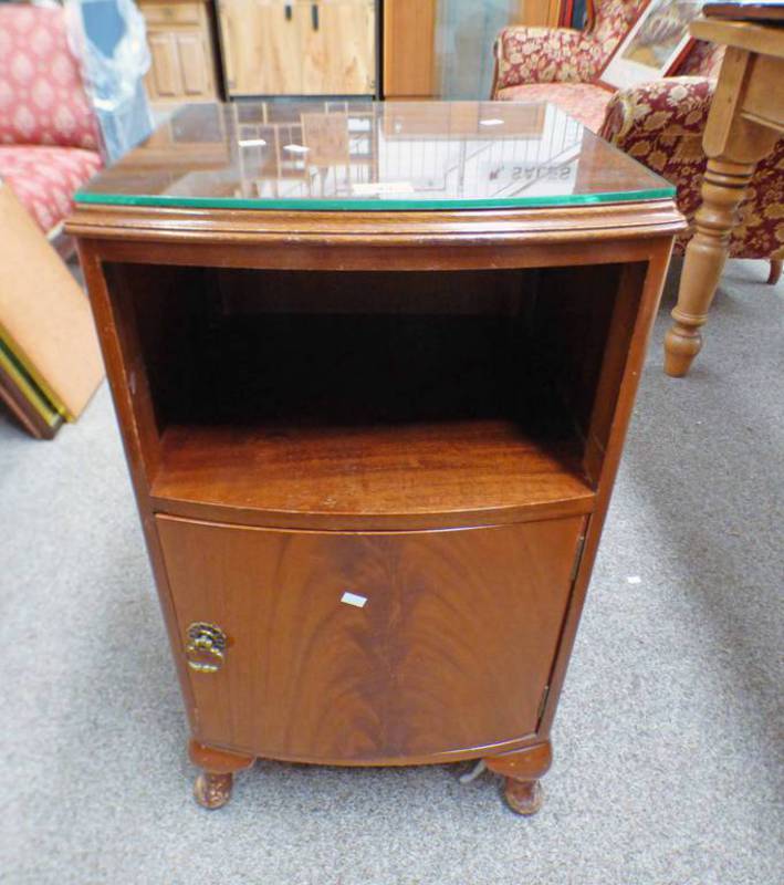 MAHOGANY BOW FRONT BEDSIDE CABINET ON QUEEN ANNE SUPPORTS