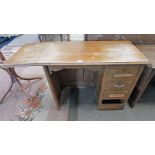 EARLY 20TH CENTURY OAK KNEE-HOLE DESK WITH 4 DRAWERS TO RIGHT AND DROP LEAF LENGTH 116CM - PLUS VAT