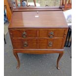 LATE 19TH CENTURY MAHOGANY BUREAU WITH FALL FRONT OVER 2 SHORT AND 1 LONG DRAWER ON SHAPED SUPPORTS