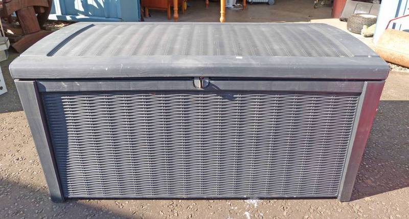 LOT WITHDRAWN - LARGE PLASTIC GARDEN TRUNK WIDTH 127CM