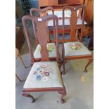 3 EARLY 20TH CENTURY MAHOGANY DINING CHAIRS ON SHAPED SUPPORTS