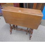 19TH CENTURY MAHOGANY DROP LEAF TABLE ON TURNED SUPPORTS.