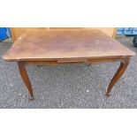 LATE 20TH CENTURY OAK PULL-OUT DINING TABLE ON SHAPED SUPPORTS EXTENDED LENGTH 229CM