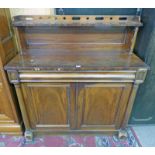 19TH CENTURY MAHOGANY CHIFFONIER WITH DRAWER OVER 2 PANEL DOORS 136 CM TALL