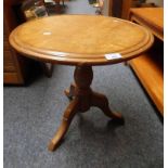 MAHOGANY CIRCULAR TOPPED TABLE ON CENTRE COLUMN WITH 3 SPREADING SUPPORTS.