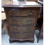20TH CENTURY MAHOGANY 4 DRAWER BEDSIDE CHEST WITH SERPENTINE FRONT 74 CM TALL