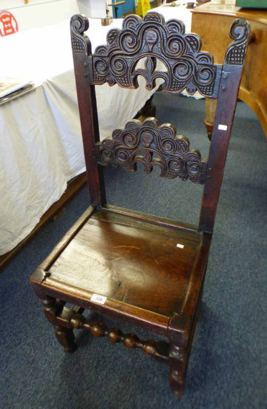 18TH CENTURY OAK AND ELM CHAIR WITH CARVED DECORATIONS AND TURNED SUPPORTS