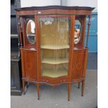 EARLY 20TH CENTURY CROSSBANDED MAHOGANY DISPLAY CABINET WITH DECORATIVE INLAY & CENTRAL GLAZED
