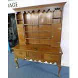 OAK WELSH DRESSER WITH PLATE RACK BACK OVER 3 DRAWERS ON SHAPED SUPPORTS - 152CM LONG