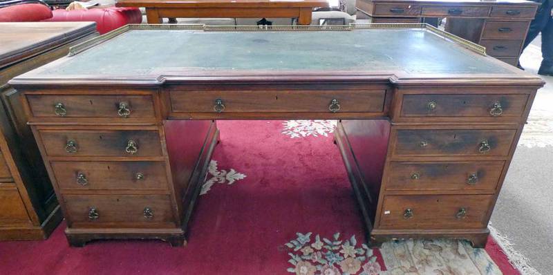EARLY 20TH CENTURY MAHOGANY PARTNER DESK WITH CENTRALLY SET DRAWERS FLANKED BY 4 DRAWERS EACH SIDE