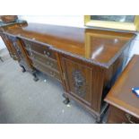 LATE 19TH CENTURY MAHOGANY SIDEBOARD WITH 3 DRAWERS & 2 PANEL DOORS ON BALL & CLAW SUPPORTS 101CM
