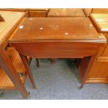 EARLY 20TH CENTURY CROSS-BANDED MAHOGANY DROP LEAF TABLE WITH SINGLE DRAWER ON SQUARE TAPERED