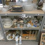 SELECTION OF VARIOUS ITEMS TO INCLUDE A PARAFFIN LAMP, ROYAL DOULTON TEA WARE, HORN SPOON, CUTLERY,