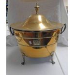 OVAL BRASS ARTS & CRAFTS STYLE LIDDED BIN Condition Report: The interior metal