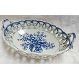 LATE 18TH CENTURY CAUGHLEY WARE BLUE & WHITE BASKET WITH PIERCED DECORATION,
