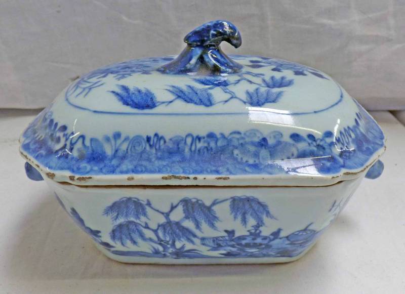 19TH CENTURY CHINESE BLUE & WHITE LIDDED TUREEN MAX.