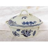 18TH CENTURY CAUGHLEY WARE BLUE & WHITE LIDDED OVAL DISH WITH TWIN HANDLES - 13CM WIDE