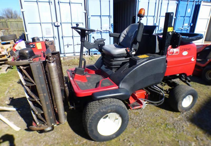 TORO LT 3340 TRIPLE CYLINDE RIDE-ON LAWNMOWER WITH DROP DOWN GANGS (SP16 BCY) - PLUS VAT